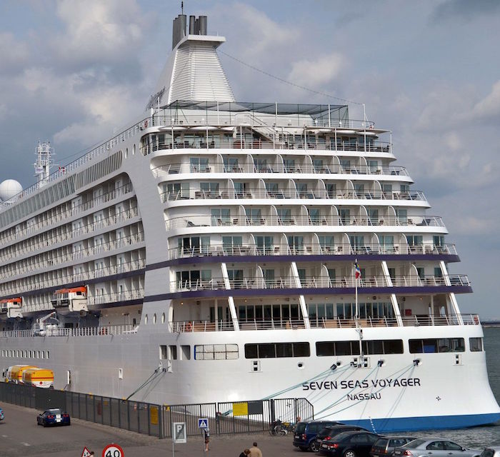 Круизный лайнер Seven Seas Voyager