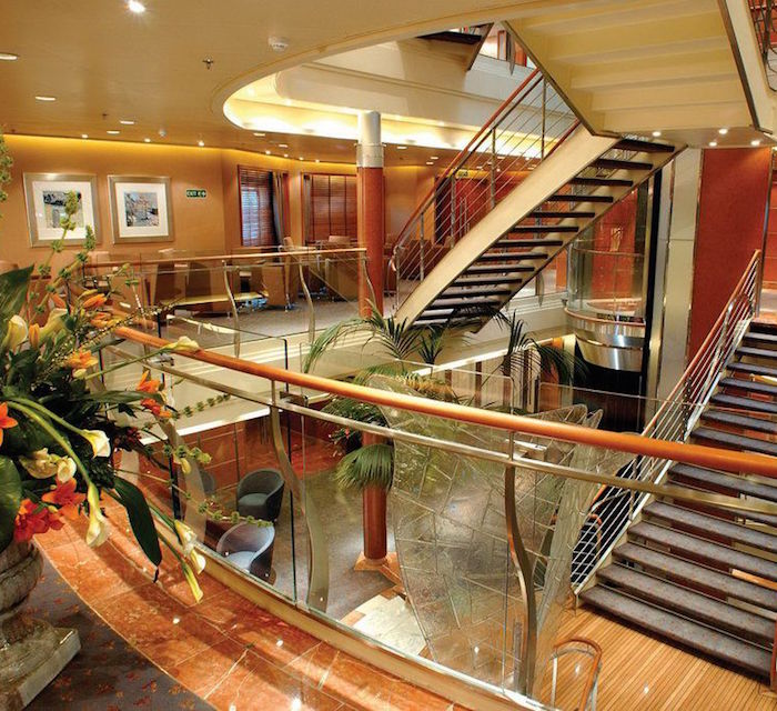 Круизный лайнер Seven Seas Voyager