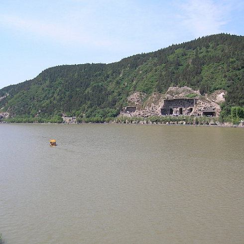 Пещеры Лунмэнь (Longmen Grottoes). Китай