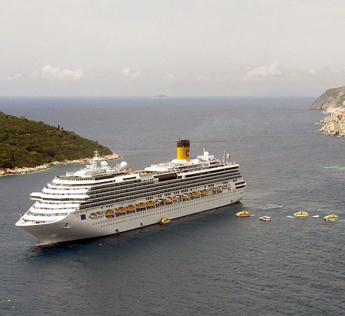 Круизный лайнер Costa Serena