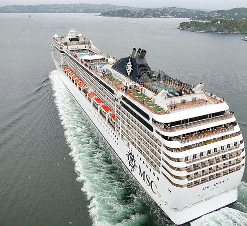 Круизный лайнер MSC Musica